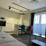 公寓 Luxury & By Glam - Parking Free 3*