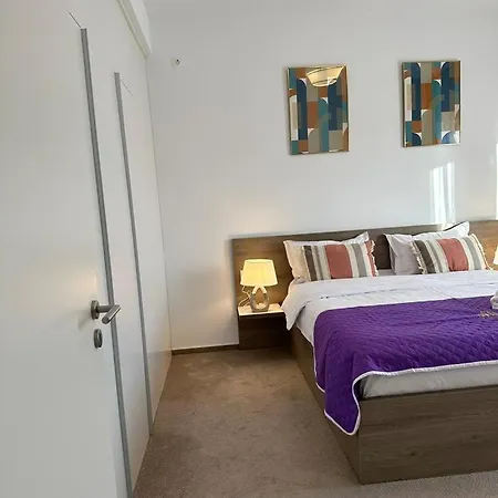 Luxury & By Glam - Parking Free