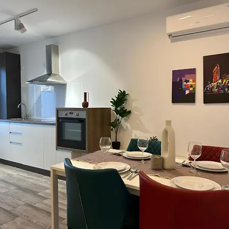 Lägenhet Luxury & By Glam - Parking Free 3*