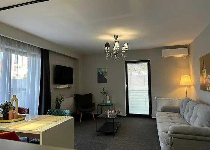 Luxury & By Glam - Parking Free 3* Μπρασόβ