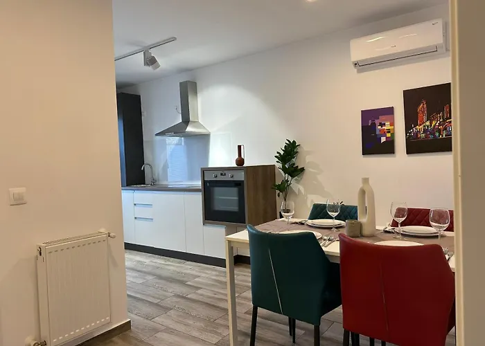 Luxury & By Glam - Parking Free