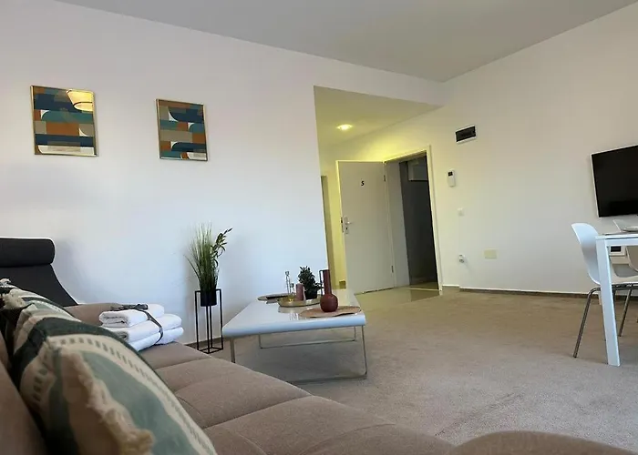 Luxury & By Glam - Parking Free 3* Μπρασόβ